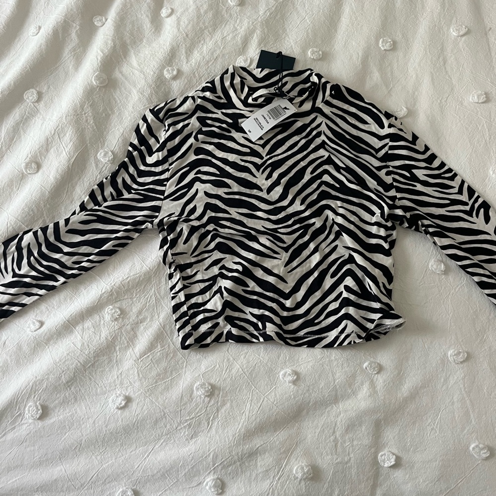 Aritzia long sleeve crop top